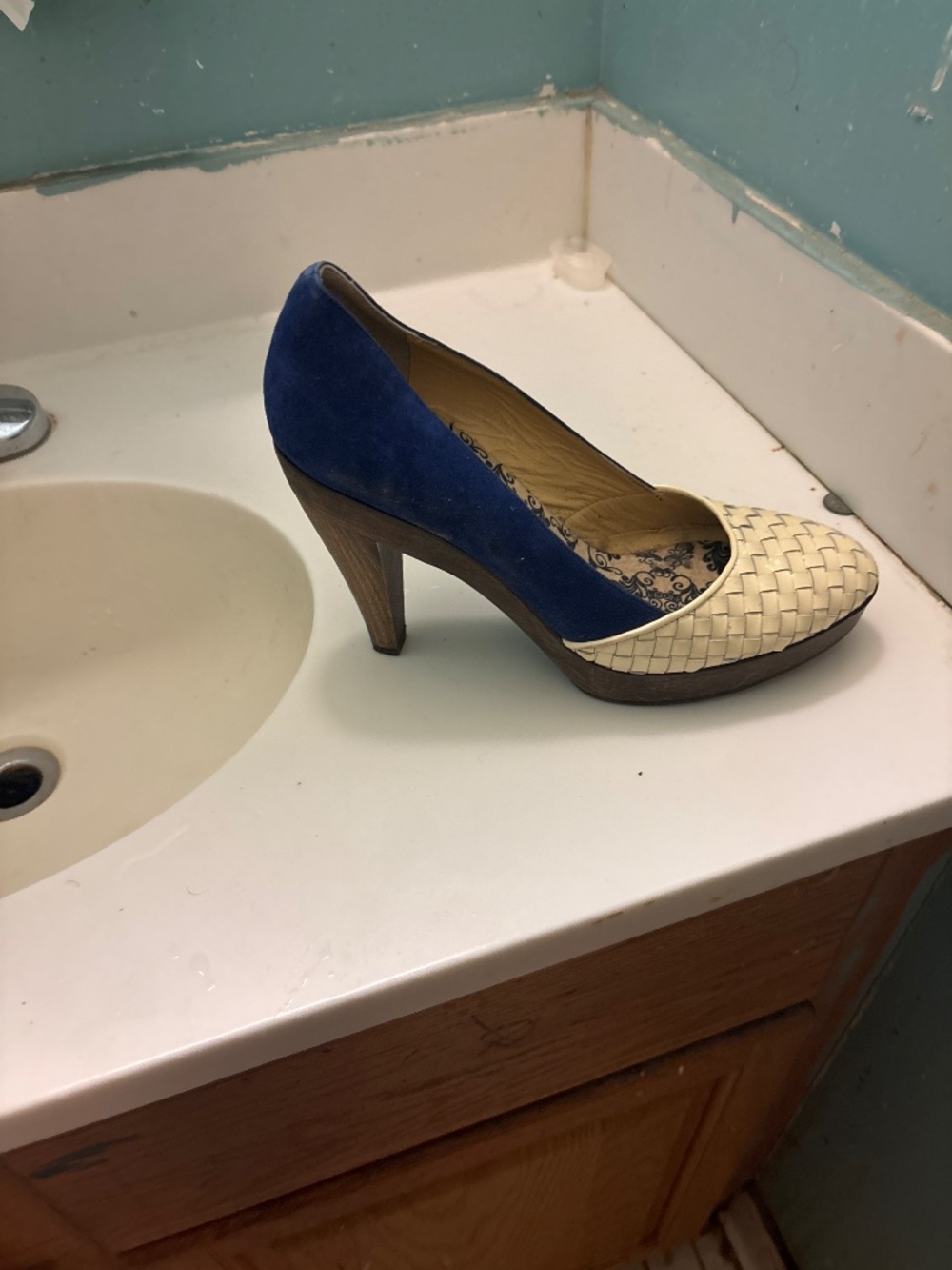 Shoes - Picture 6 of 6